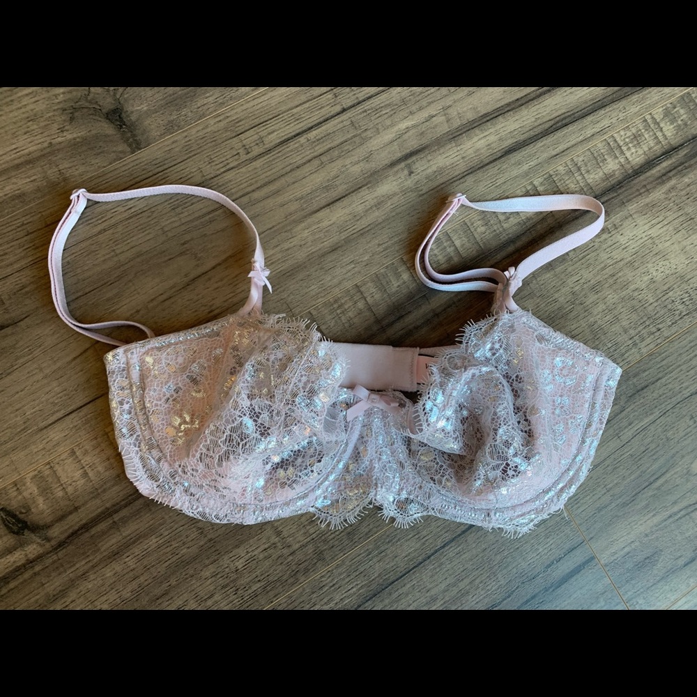 Victoria’s Secret bra 32d